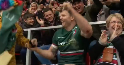Chris Ashton celebrates 101st Premiership try by applauding himself from the stands