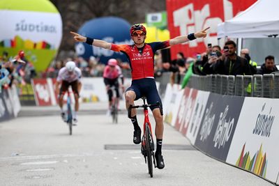 Tao Geoghegan Hart dedicates Tour of the Alps stage win to his father