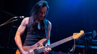Nuno Bettencourt says Eddie Van Halen visited him while he was recording his Rise solo