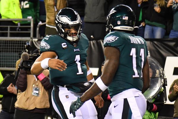 AP source: Hurts, Eagles agree to 5-year, $255M extension –