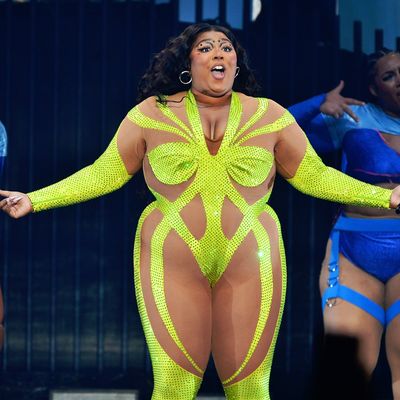 Lizzo Shows Inspiring Self-Love in New Video: “I Am the Beauty Standard—Catch Up”