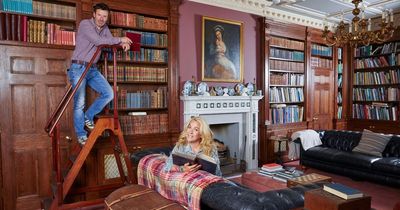 Sarah Beeny's home has the most awesome library ever and it even has a hidden whiskey cupboard