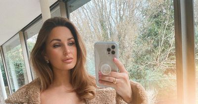 Sam Faiers begs for help with Airbnb 'scam case' on luxury Dubai holiday
