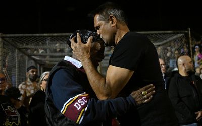 Hundreds heal with St Kilda star Nicky Winmar 30 years on from racism stand