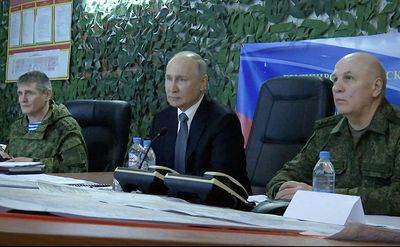 Factbox-Russian general praised by Wagner boss briefs Putin in Ukraine