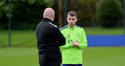 Seamus Coleman should call team meeting to get Everton issue out in the open