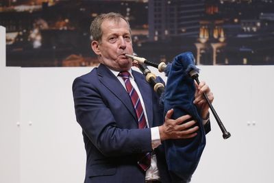 Alastair Campbell plays bagpipes lament for late Good Friday Agreement figures