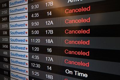 FAA briefly grounds all Southwest Airlines flights nationwide
