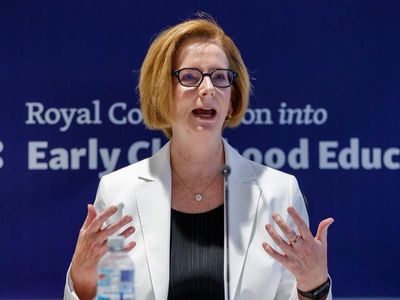 Gillard calls for all three-year-olds to do preschool