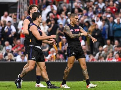 Walters shines after racism abuse as Dockers win