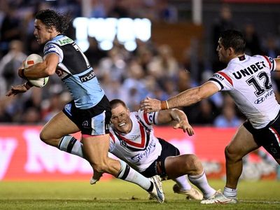Hynes the hero as Sharks claim NRL win over Roosters