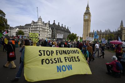 Fears protesters will disrupt London Marathon as Extinction Rebellion claims 30,000 activists will descend on capital