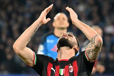 Giroud seals Milan's passage past Napoli into Champions League semis