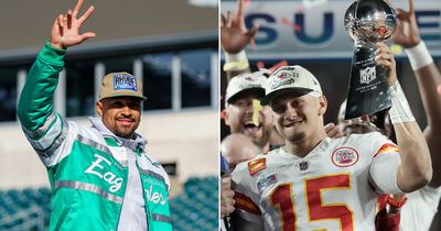 Patrick Mahomes reacts to Jalen Hurts' record contract by pointing to Super Bowl showing