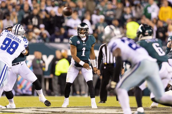 AP source: Hurts, Eagles agree to 5-year, $255M extension - WTOP News