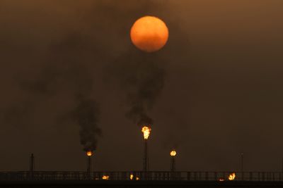 Refugees claim gas flaring cancer link in northern Iraq