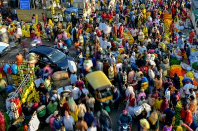 UN: India population to surpass China at midyear