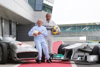 Hamilton looks to copy Moss by staying with Mercedes until "last days"