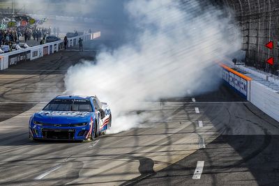 NASCAR Cup Martinsville: Larson wins after late pass on Logano