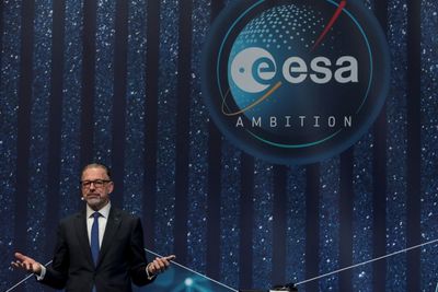 European Space Agency chief eyes tapping private industry partners