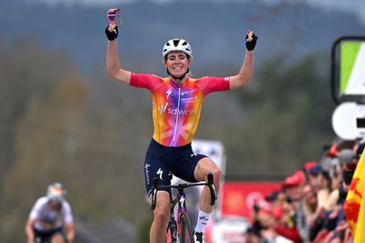 The Ardennes triple is on: Demi Vollering conquers all on La Flèche Wallonne's Mur de Huy