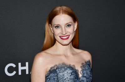 Jessica Chastain explains why she can’t sign fans’ Evelyn Hugo books