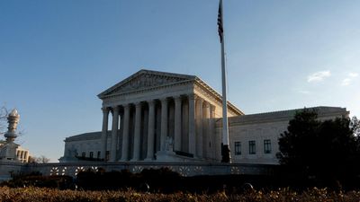 US Supreme Court temporarily extends access to abortion pill
