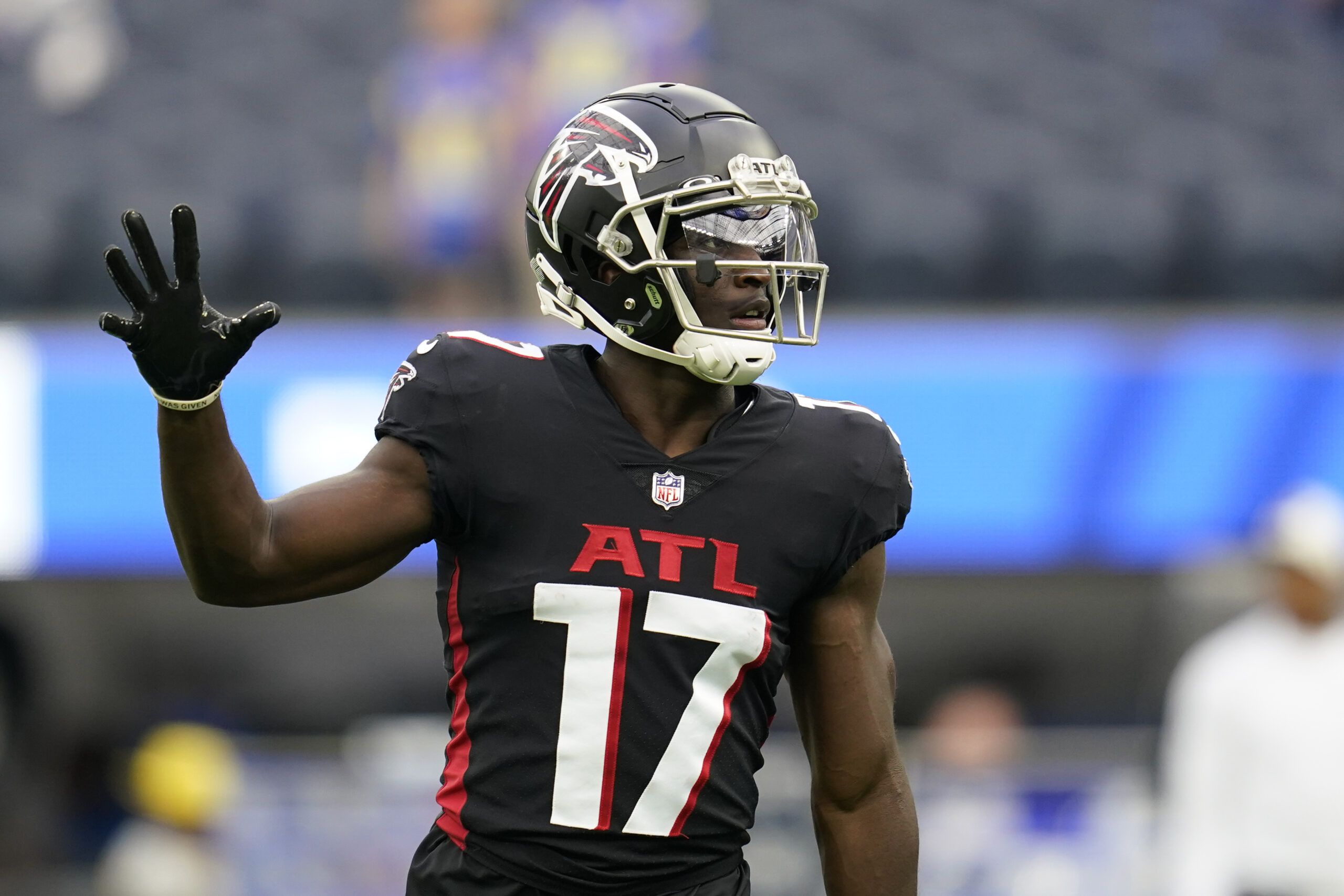 ExFalcons WR Olamide Zaccheaus signs with Eagles