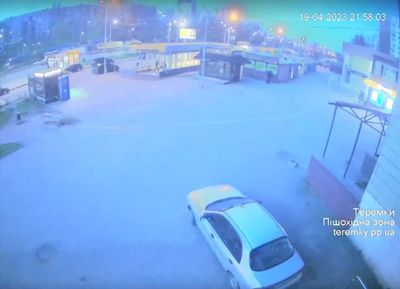 Aliens? Falling satellite? Unexplained flash puzzles Kyiv accustomed to missiles