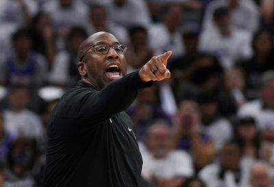 Kings' Brown unanimous NBA coach of the year