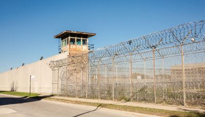 Cook County Jail officer charged with aggravated battery of detainee