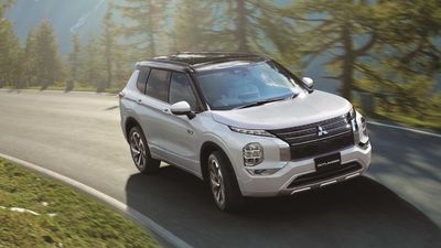 Mitsubishi Launches First Real-Time Cinematic Configurator For Outlander