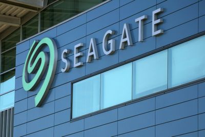 US imposes $300m penalty on Seagate over Huawei shipments