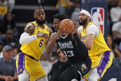 Grizzlies sink Lakers, Bucks scorch Heat to tie series