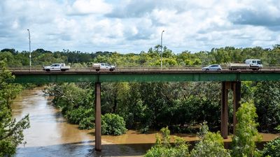 Northern Territory police officers rescue man from Katherine River after he fell from bridge