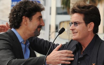 Charlie Sheen returns to TV, extinguishing feud with former boss