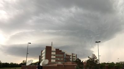 "Extremely dangerous tornado" kills at least 2 in Oklahoma as storms strike Central U.S.