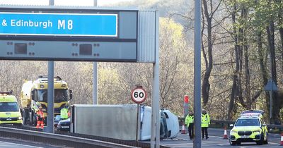 Crash on M8 near Glasgow city centre leaves motorway closed after lorry overturns