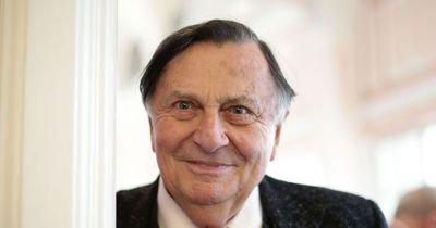 Barry Humphries' estranged daughter 'patches up feud' and flies to ill father's bedside