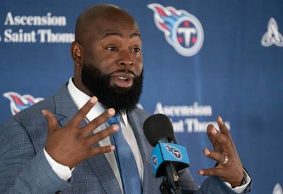 Report: Titans making ‘a lot of calls’ about trading up to top 6 in draft