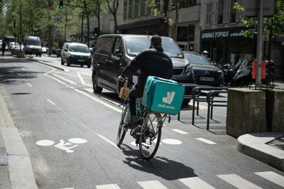 French food delivery gig workers to get minimum wage