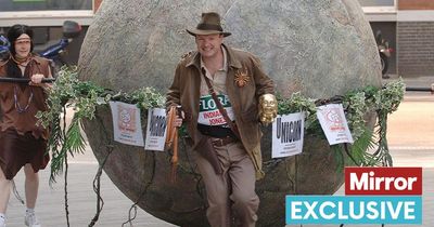London Marathon costume fundraising hero running his 21st and final race