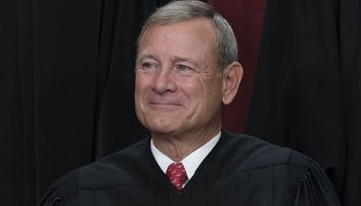 Durbin invites Chief Justice Roberts to testify on court ethics amid Thomas reports