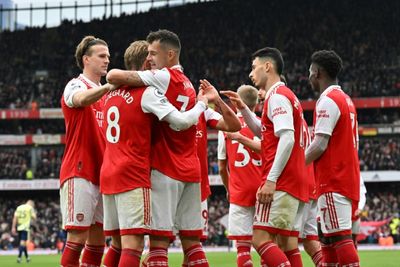 Arsenal aim to put pressure on City as Newcastle face Spurs