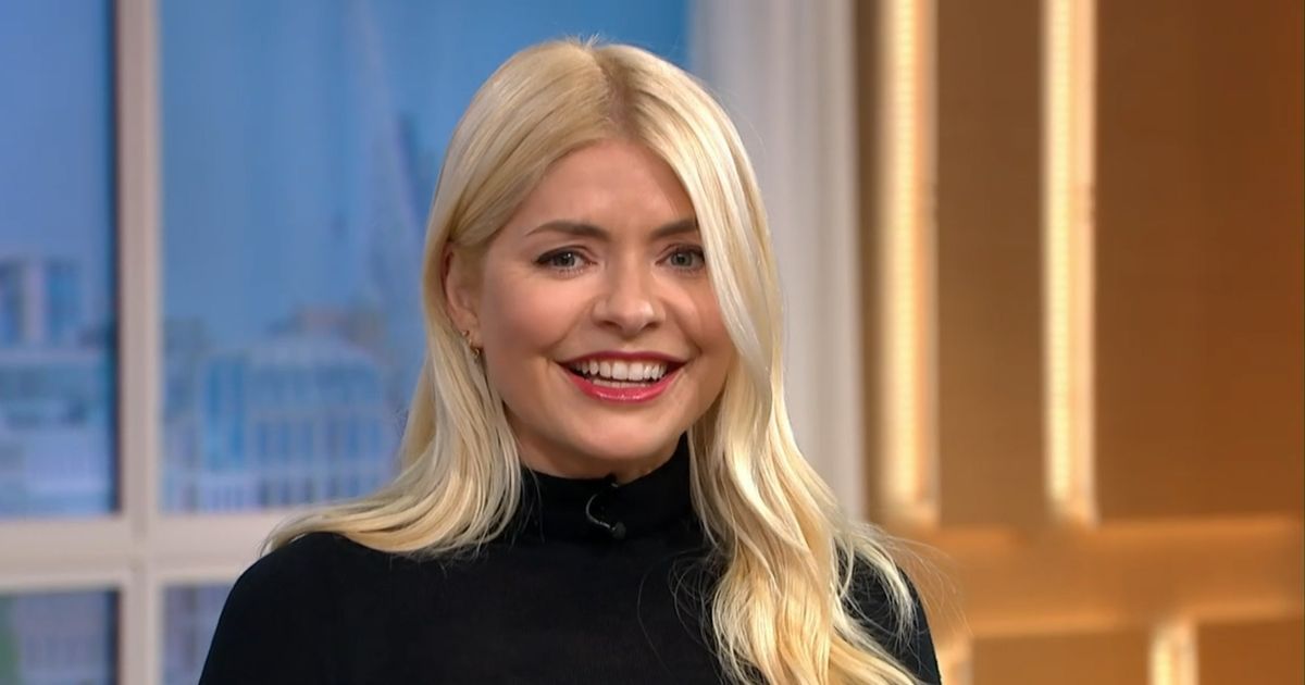 Holly Willoughby Thanks Dermot Oleary For Sweetest 4024