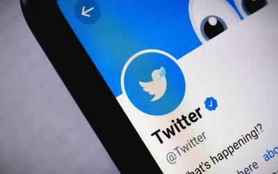 Twitter snatches away blue checkmarks – except for a chosen few