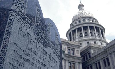 Texas lawmakers advance bill to force schools to display Ten Commandments