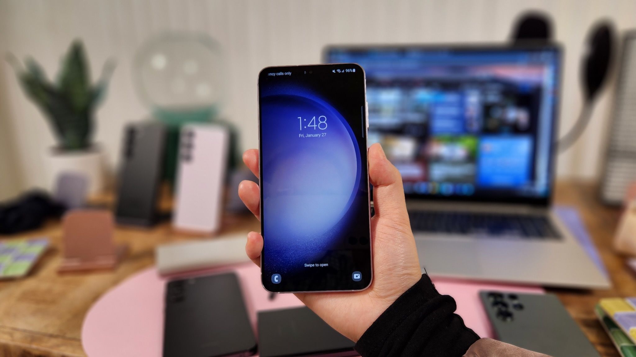 How to set a video wallpaper as your lock screen on a…