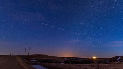 Starlink satellite train: how to see and track it in the night sky