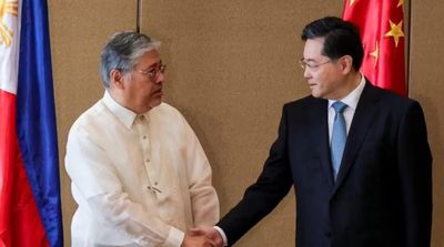 Philippines, China Commit to Working on Resolving Differences